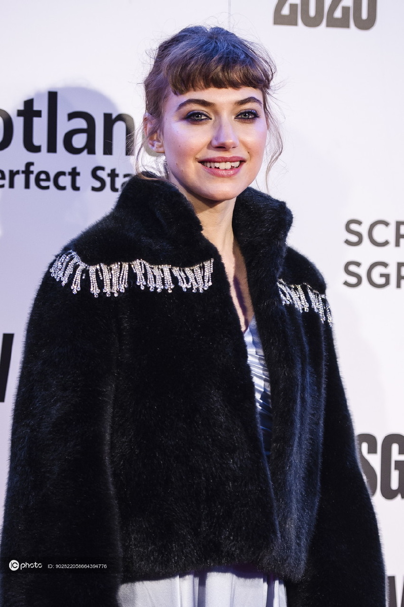 伊莫珍波茨皮草大衣缎面长裙红色高跟凉鞋甜美可人