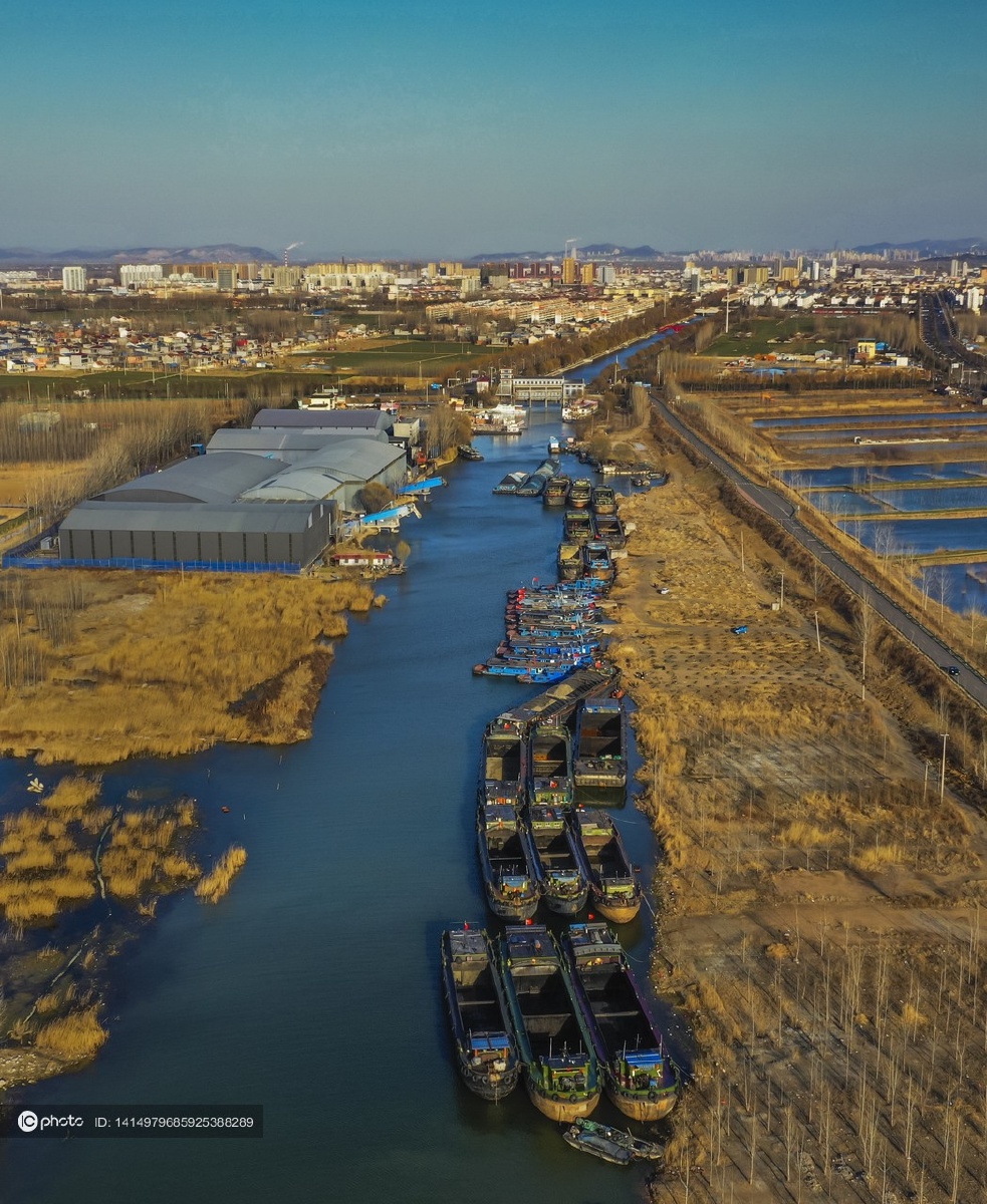 山东济宁京杭大运河运输忙