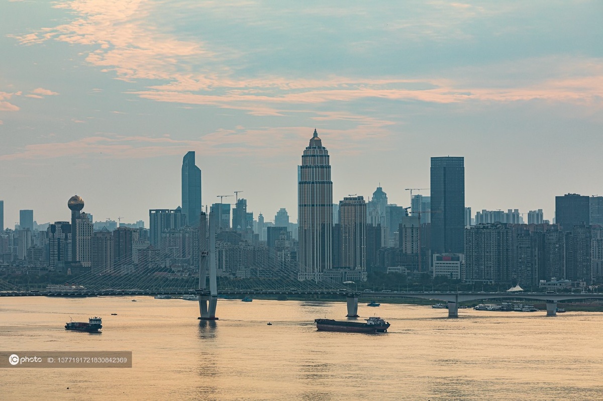 独家武汉市长江二桥与江岸区天悦外滩金融中心