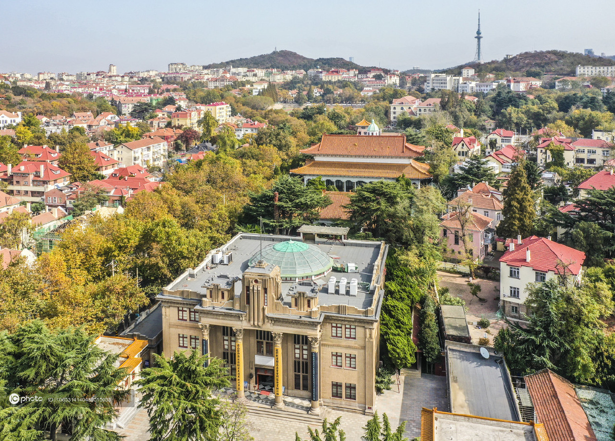 走近深秋青岛美术馆沉静婉约美如画