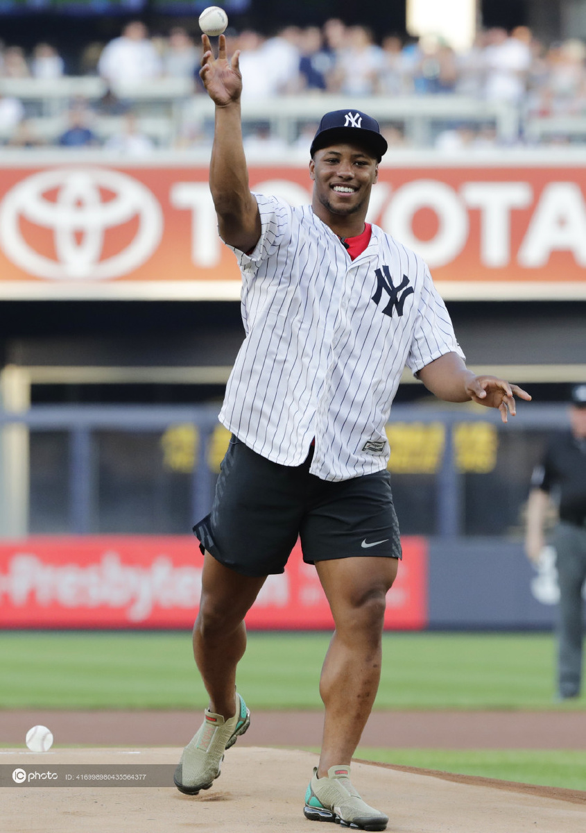纽约城新宠nfl榜眼塞昆巴克利现身mlb赛场开球