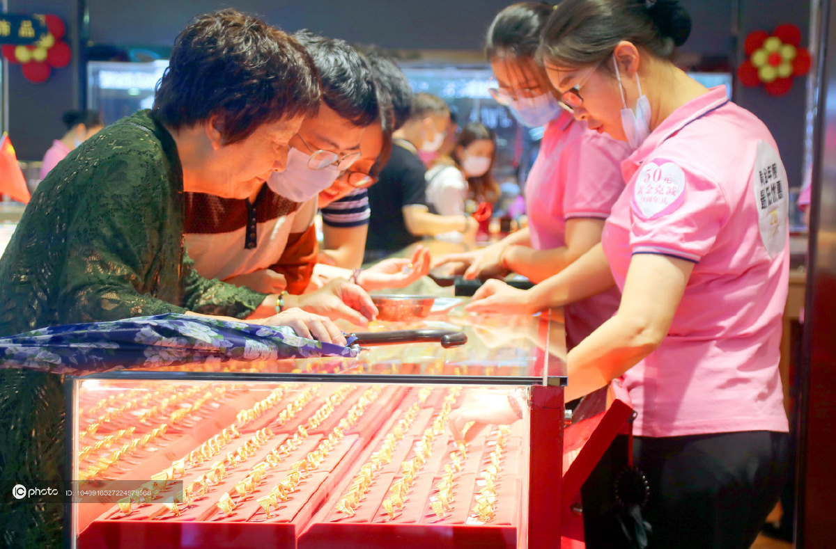 2020国庆黄金周苏州各金店生意红火市民买黄金热情高涨