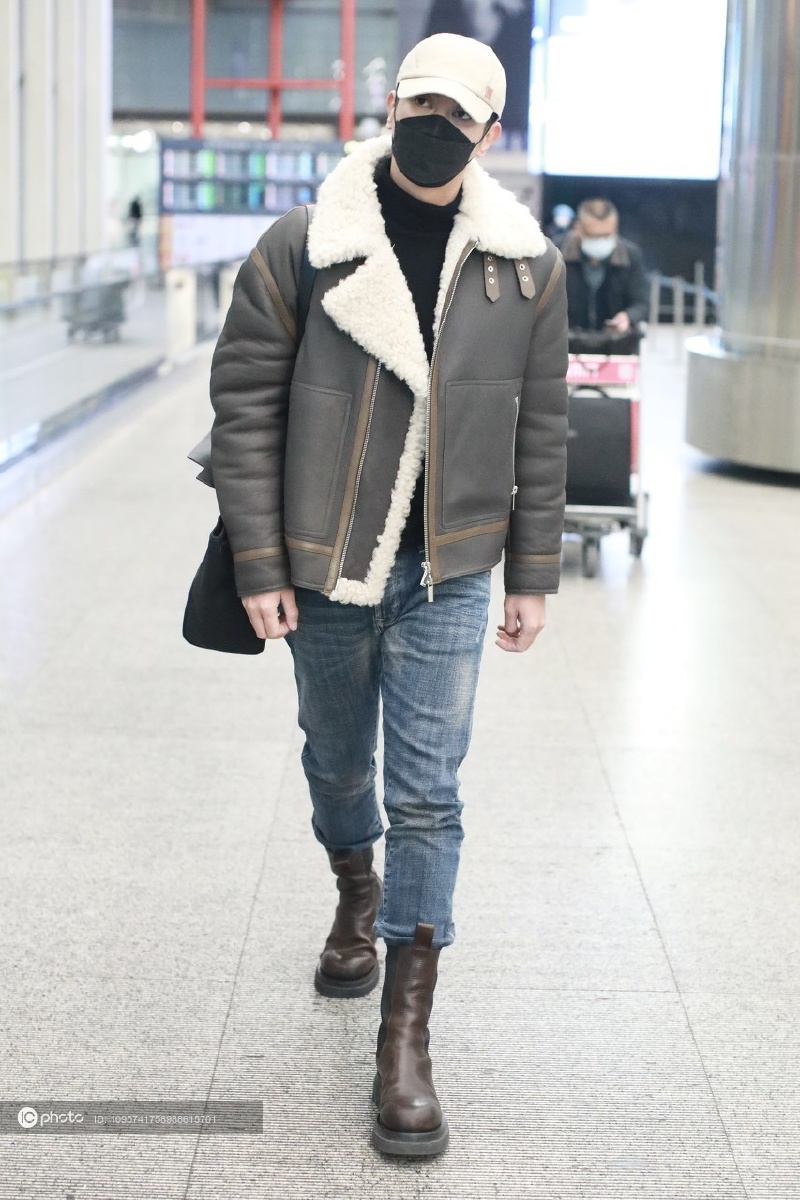 街拍杜江羊羔毛皮夹克切尔西短靴这身穿得蛮有型