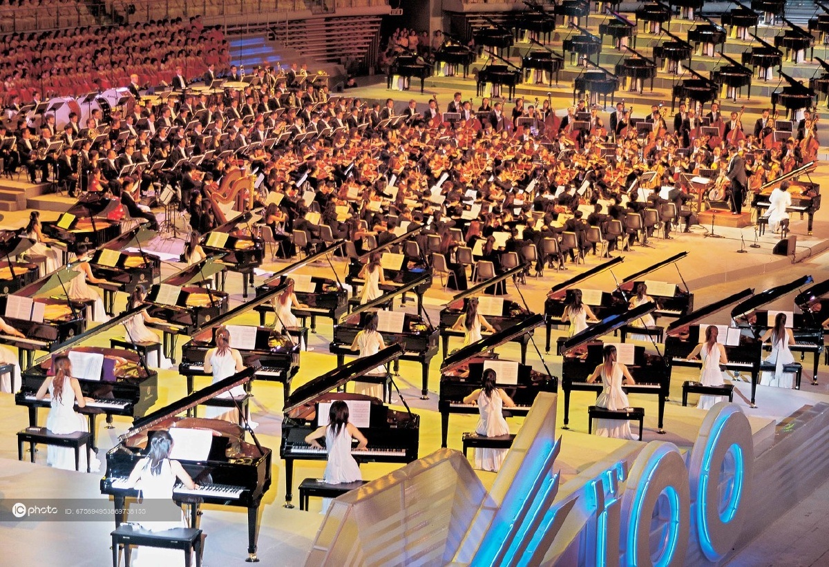 纪念人民音乐家冼星海百年诞辰 郎朗带领百台钢琴齐奏《黄河》