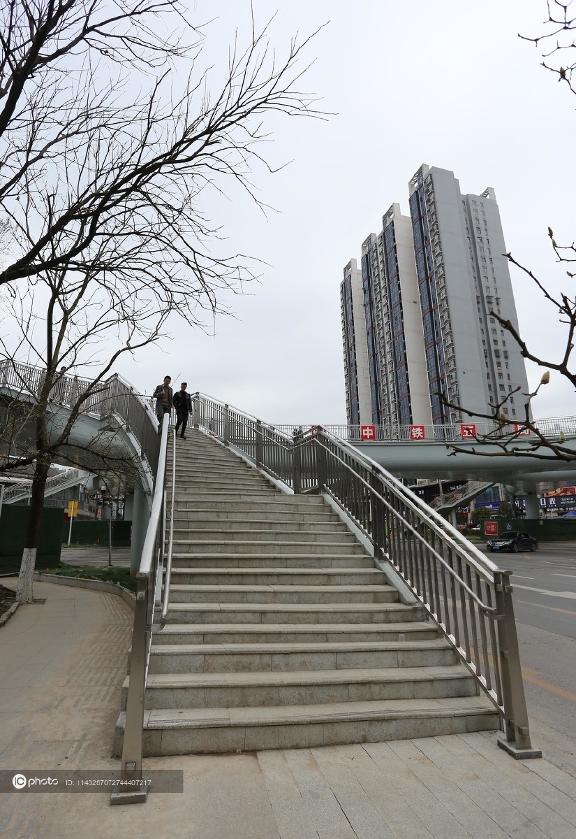 独家贵阳建x形天桥市民过马路8方向统统直达