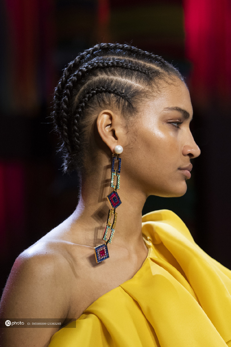 2019秋冬流行趋势盘点超长耳环