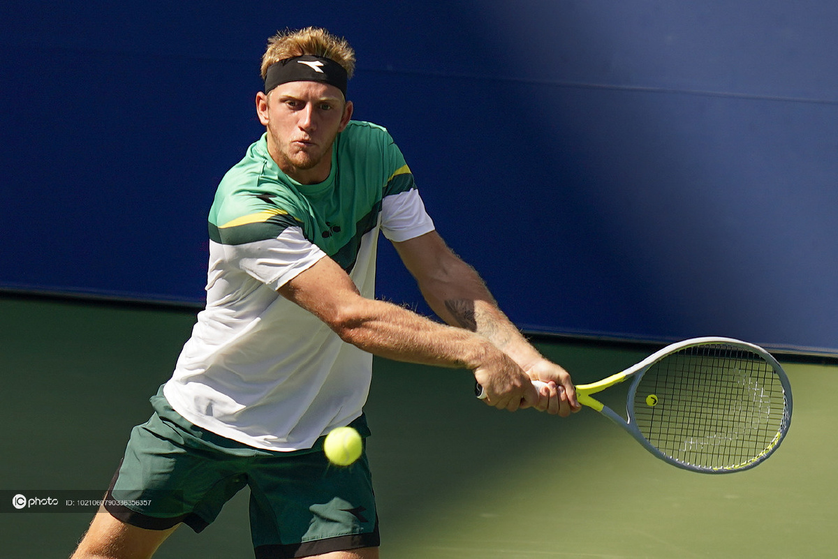 直播2020年美网公开赛男单第4轮福基纳03亚历山大兹维列夫