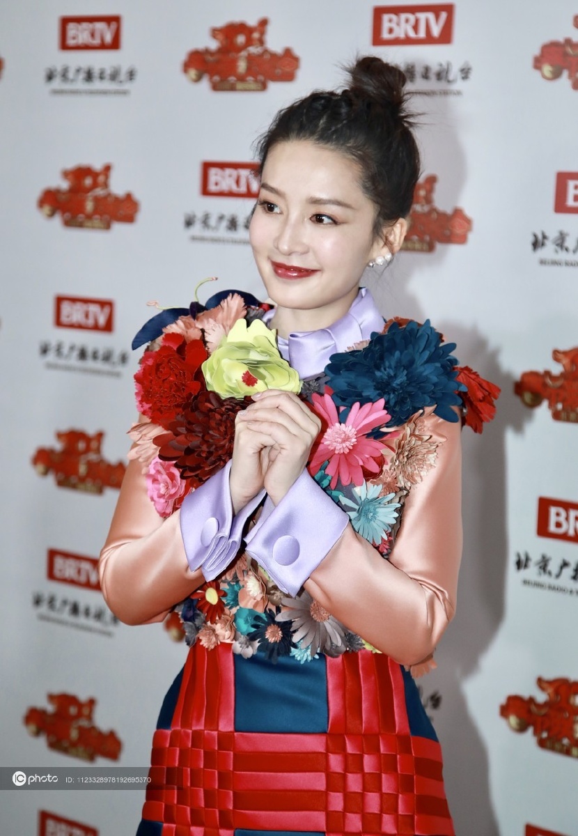 陈飞宇,符龙飞,檀健次帅气亮相北京台春晚后台 李沁红装提前拜早年