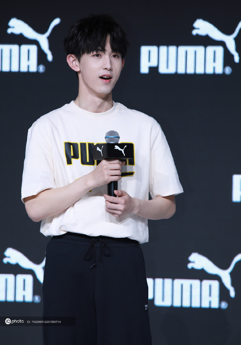 郭俊辰助阵puma太空舱活动白tee运动裤青春活力