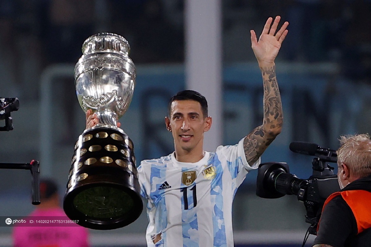 阿根廷1-0小胜哥伦比亚 赛后主场展示美洲杯冠军奖杯