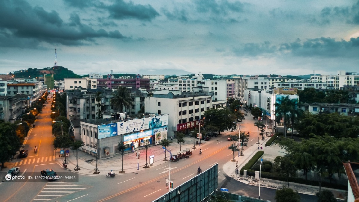 独家保亭县城保城镇中心街景