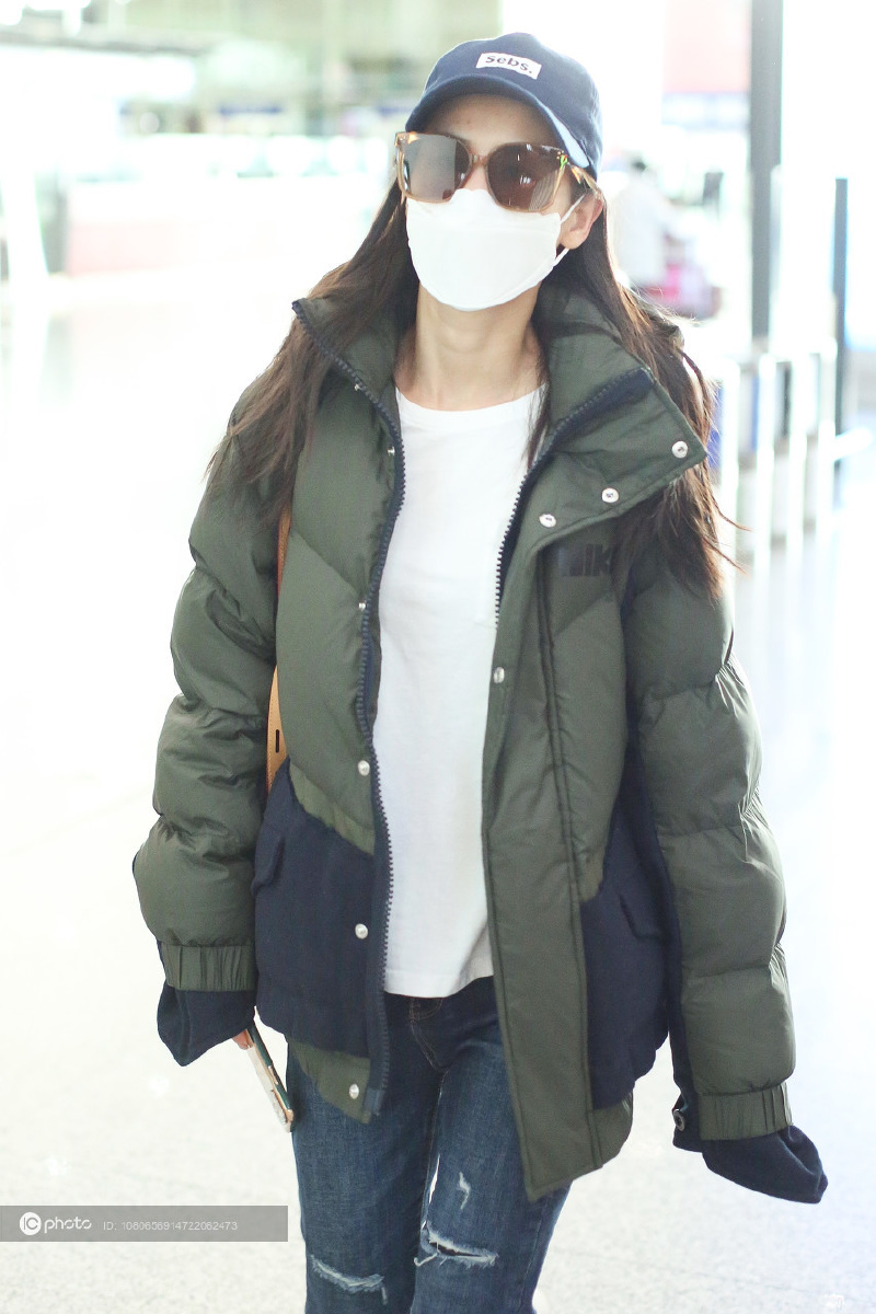 黄圣依穿羽绒服超保暖戴墨镜库酷姐姐