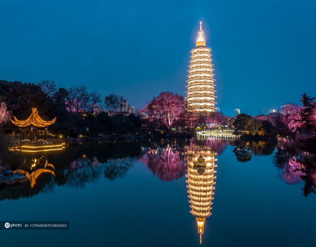 独家2021年12月31日红梅公园拍摄天宁寺亮灯