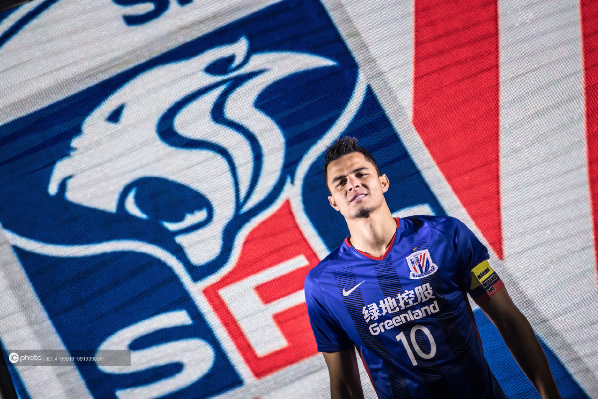 2018中超联赛上海申花拍摄新赛季首发秀瓜林莫雷诺领衔众将凹酷炫造型