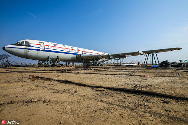 2017年12月25日深夜,停放在上海大场机场30余年的国产干线客机开山之