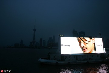2006年，东方明珠下的上海。_Watermarked_1