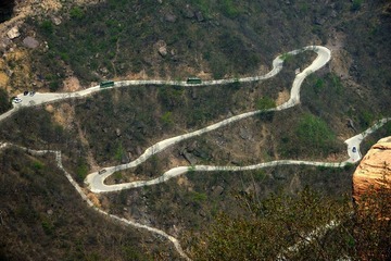 02郭亮挂壁公路的引路