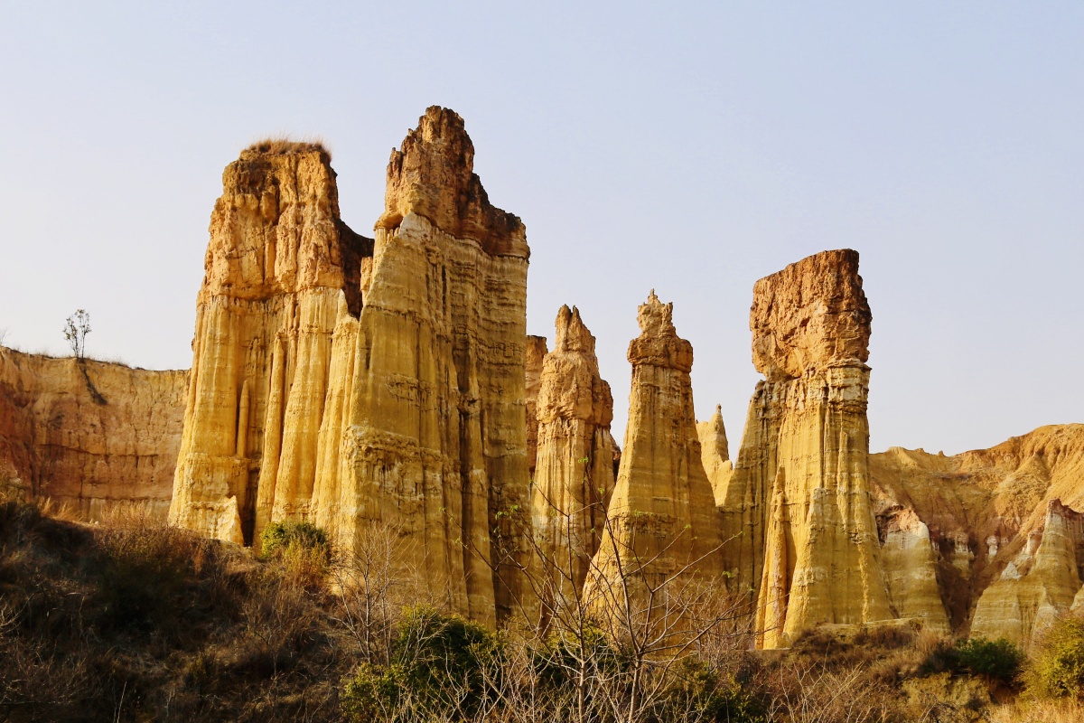 浪巴铺土林土柱林立