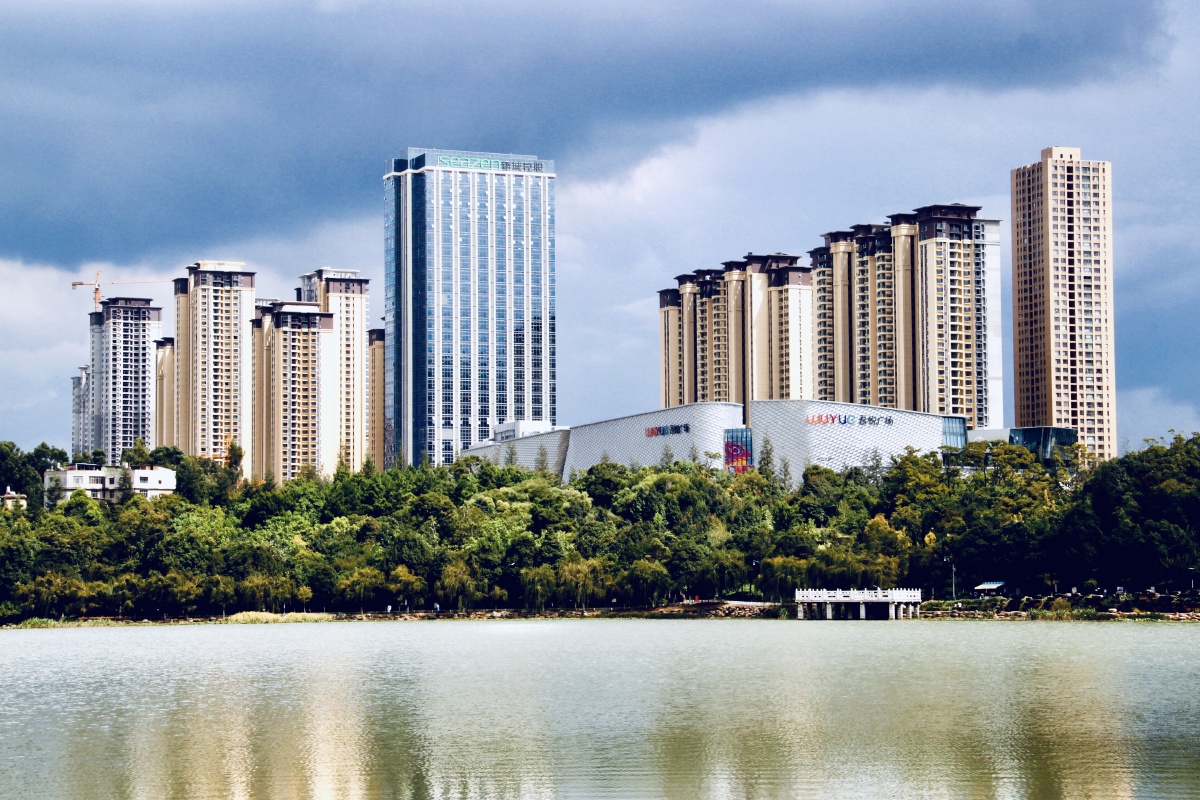 洛龙湖畔昆明呈贡新区洛龙湖畔环境优美绿树成阴风光秀丽景色宜人