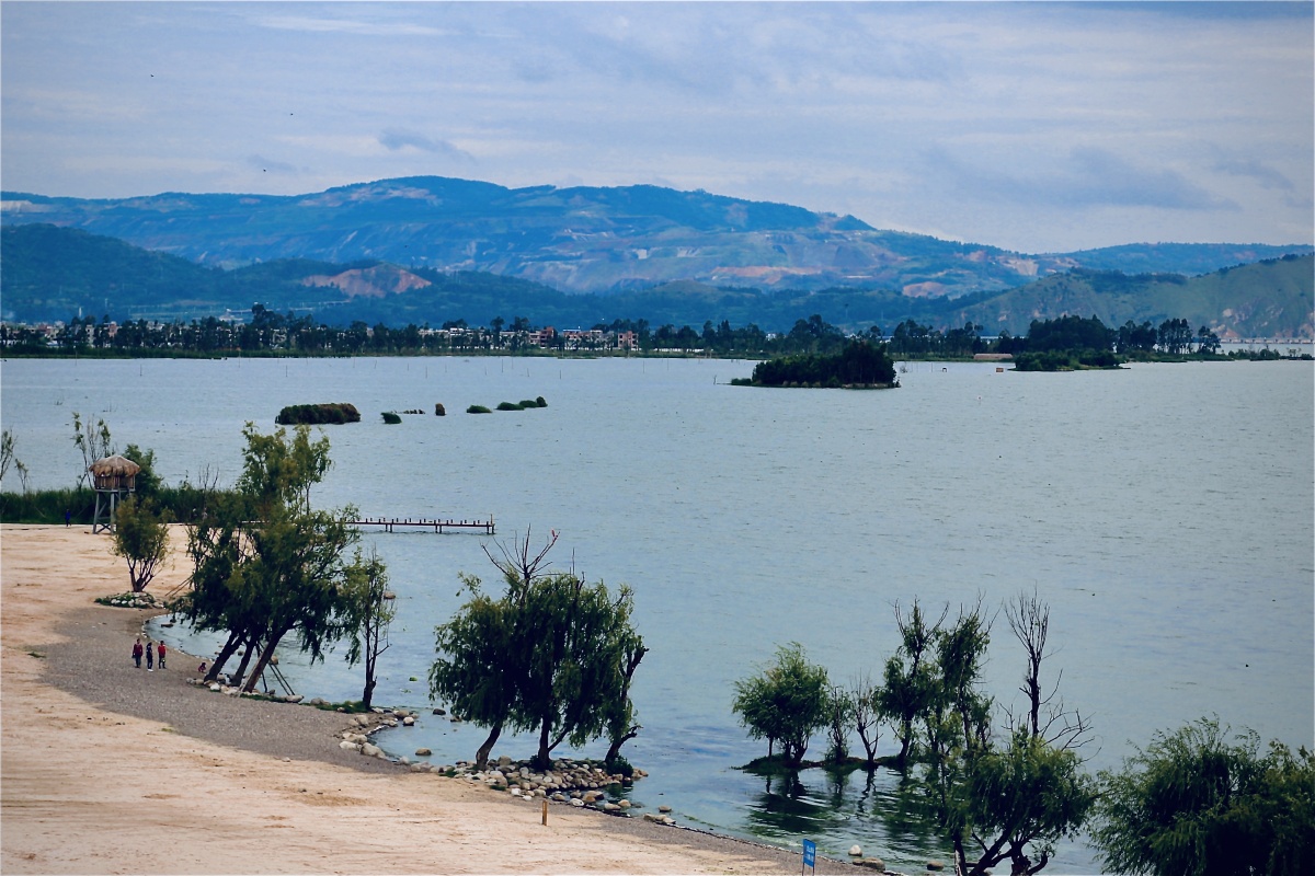 滇池沙滩公园远景风光