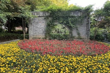 001