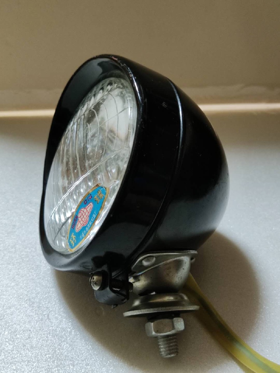 老式拖拉机大灯