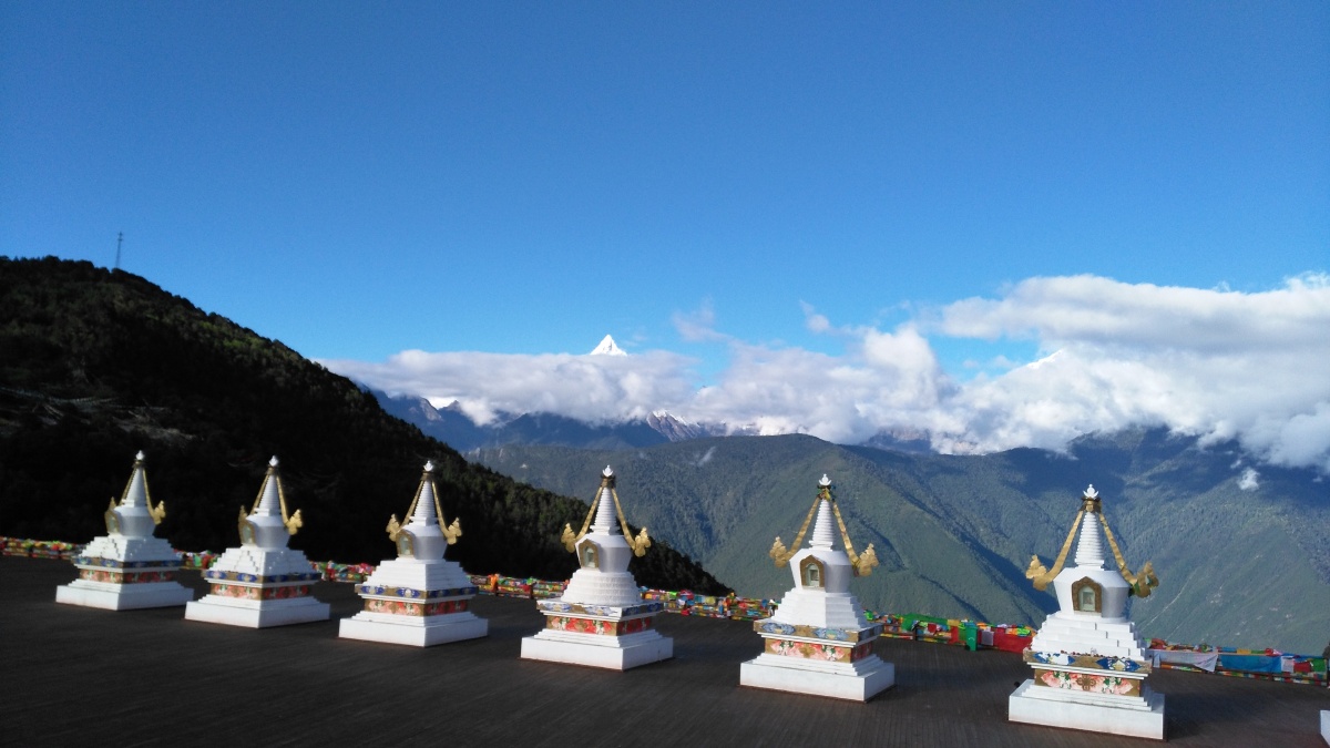 2015年9月29日	梅里雪山飞来寺观景台	手机	华为c199 刘利剑	5系	2006