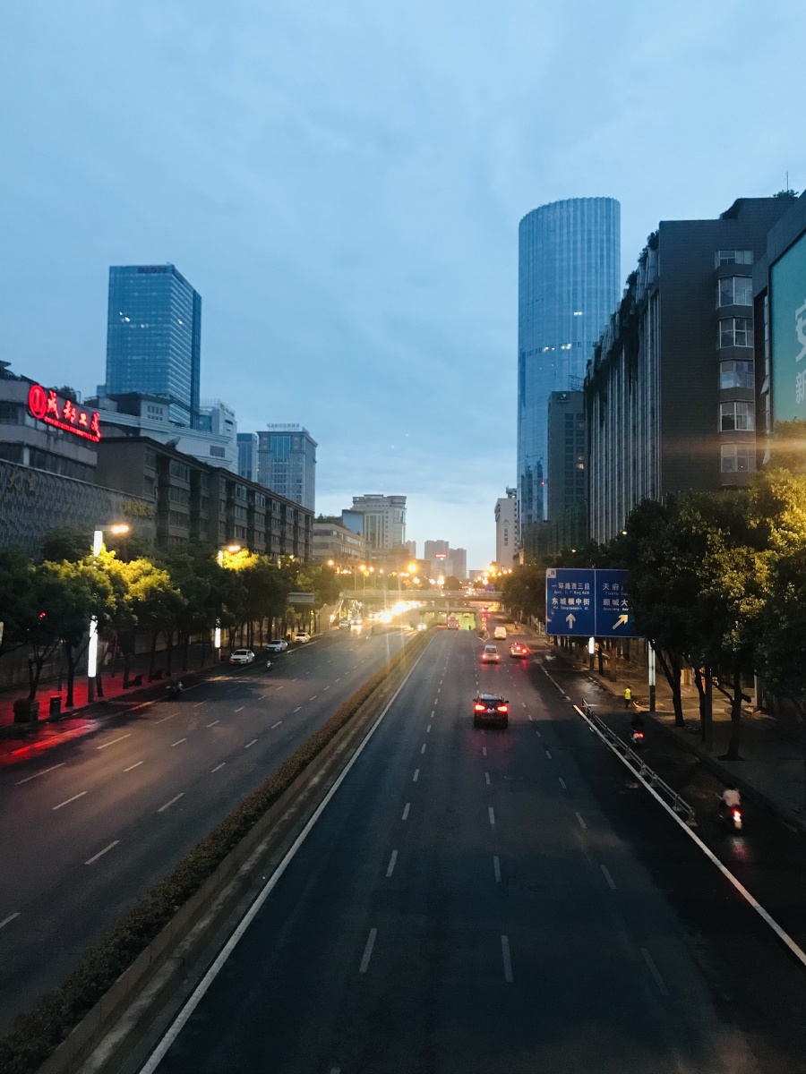 成都早上六点钟20210608