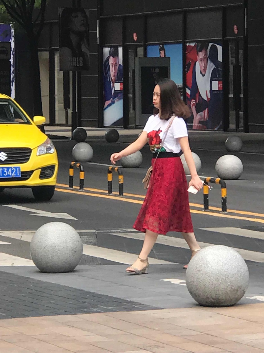 过马路 - 彭光新人像摄影 - 图虫