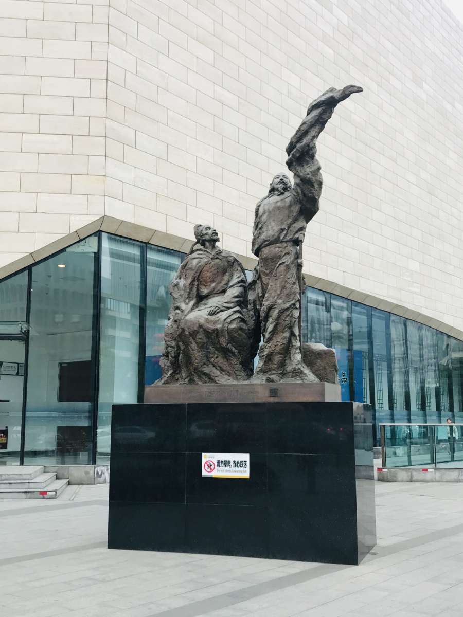 城市雕塑(成都) - 彭光新人像摄影 - 图虫