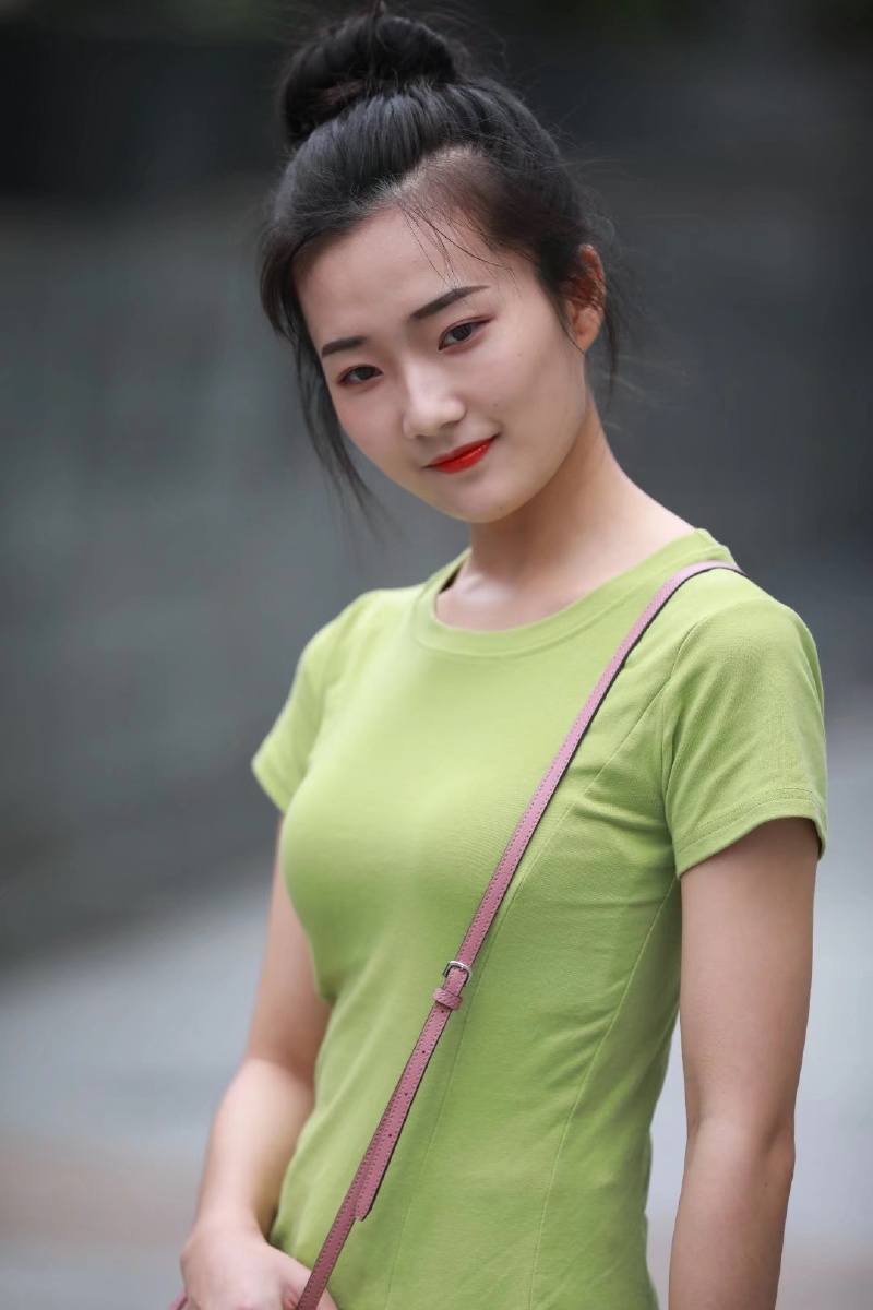 靓女- 彭光新人像摄影 - 图虫