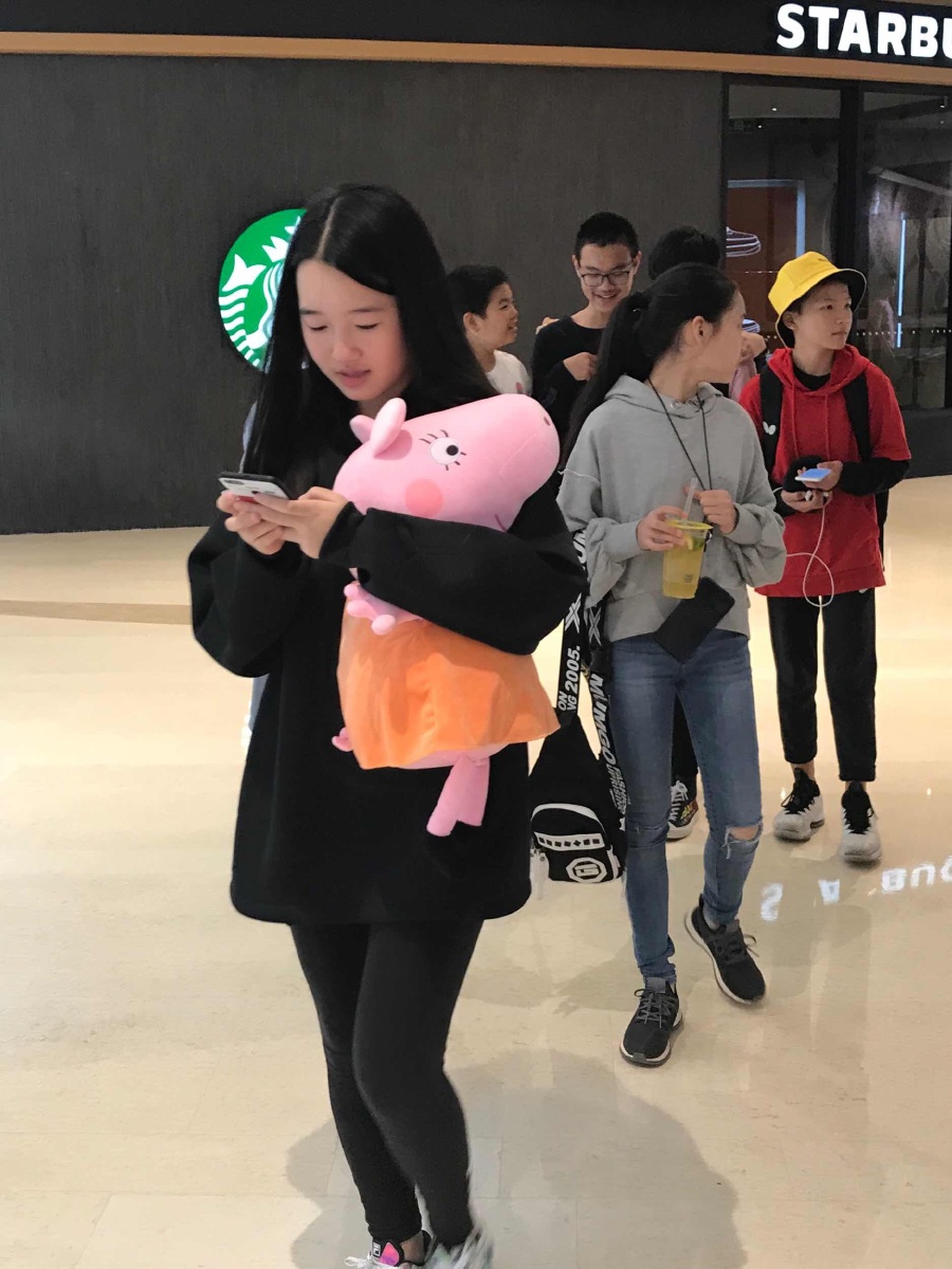 挑战主题:众生百态 19 打开微信,使用"扫一扫"即可将网页分享之朋友圈