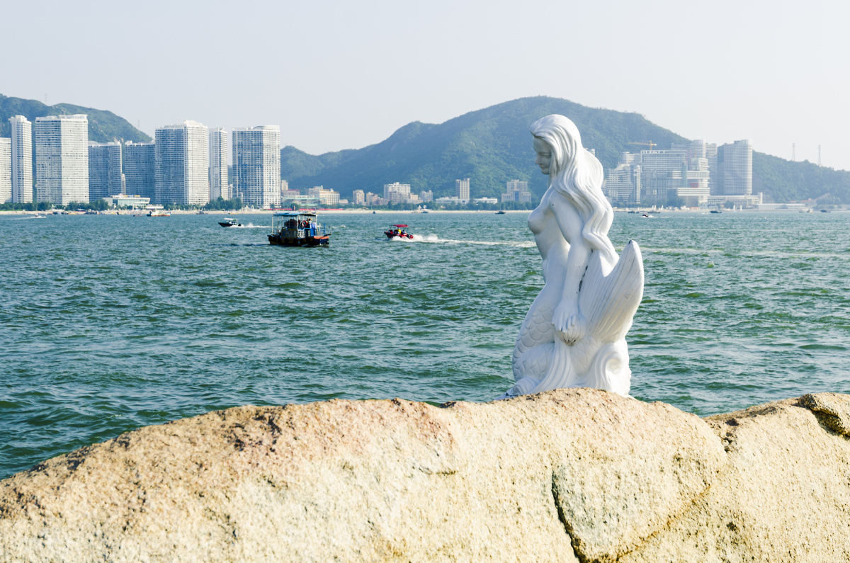 时隔5年又去巽寮湾下午5六点的时间天蓝水绿余晖笼罩登上没美人鱼岛