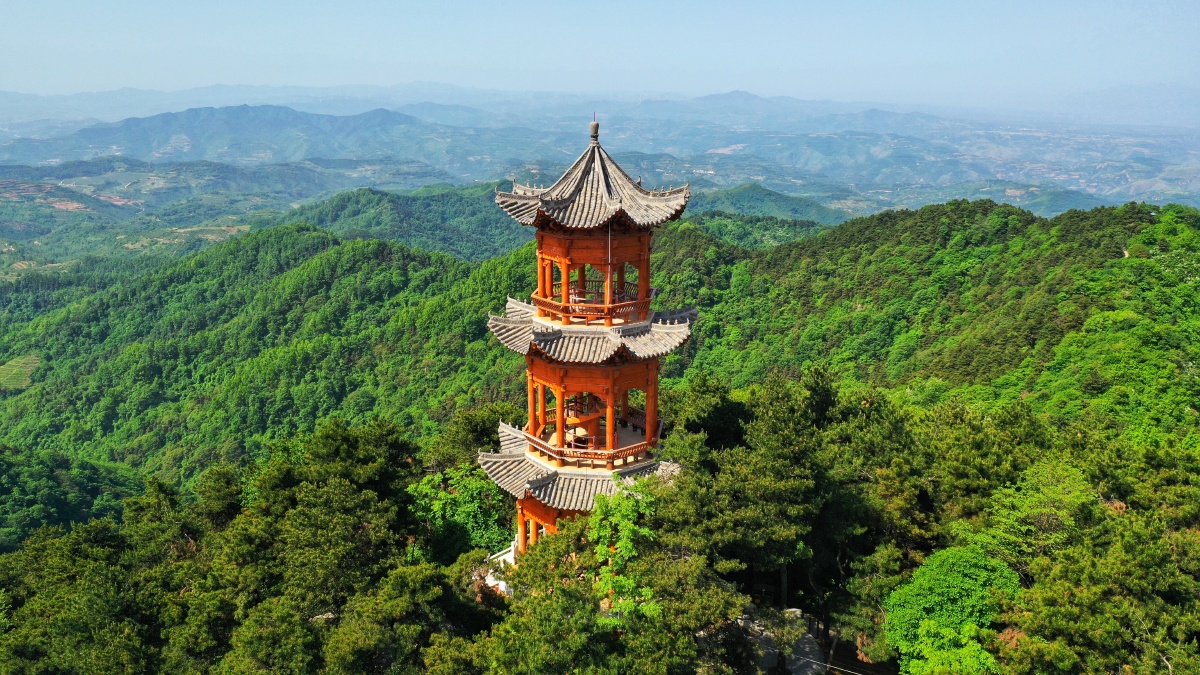 燕子山位于豫西金城灵宝市的东南部,国有川口林场境内,面积7.