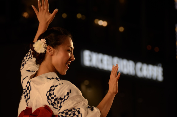 下面的片子摄于2017年的8月5日,东京涩谷,第一届涩谷盆踊大会.