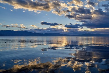 洱海桃源村附近的日出彩云
