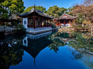 蓝天下的上海古猗园