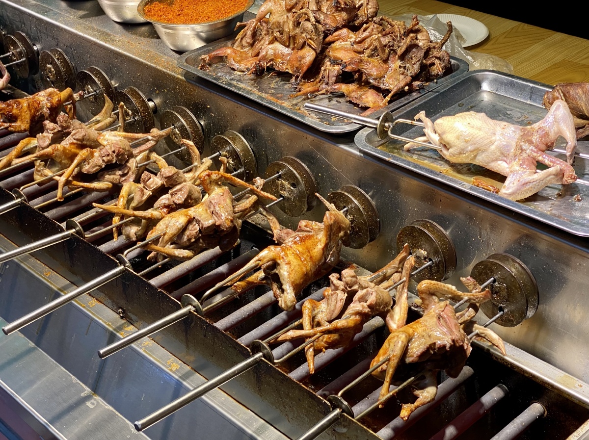 新疆烧烤摄于新疆乌鲁木齐大巴扎美食街