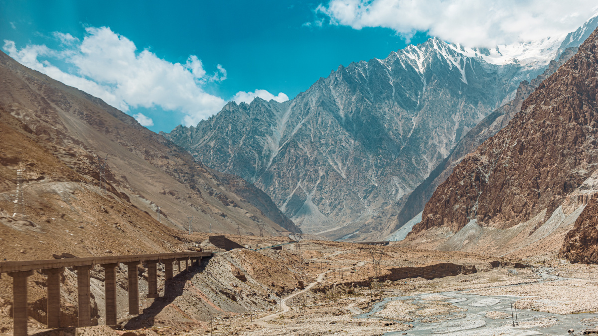 昆仑险路摄于新疆喀什地区喀喇昆仑公路