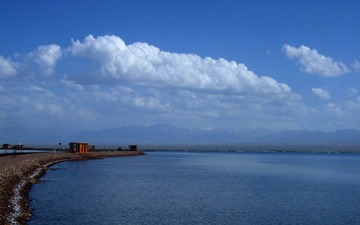 651163