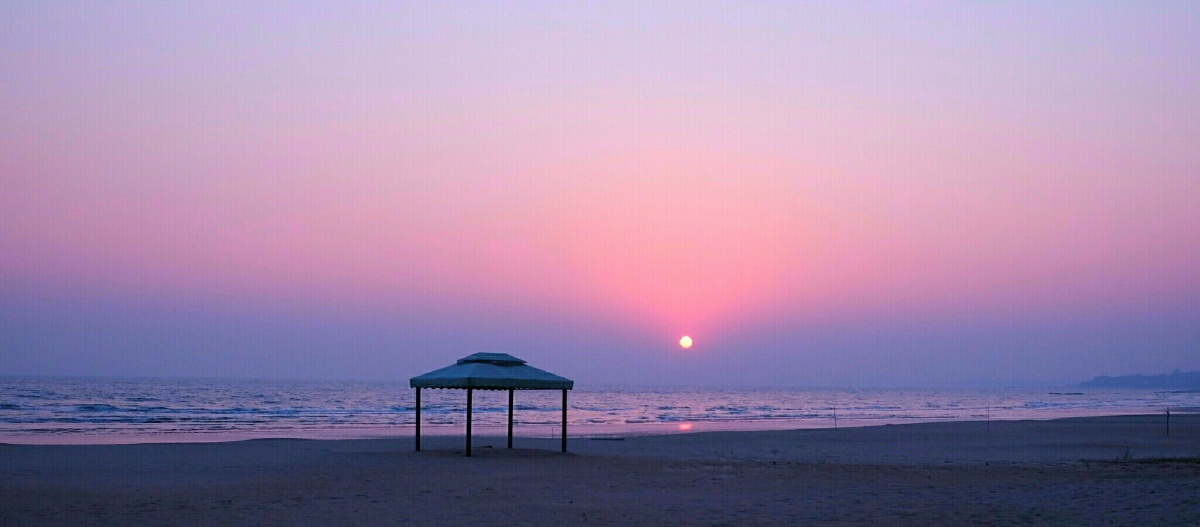 从南戴河回北京的路上,日落前最后的一抹余辉.
