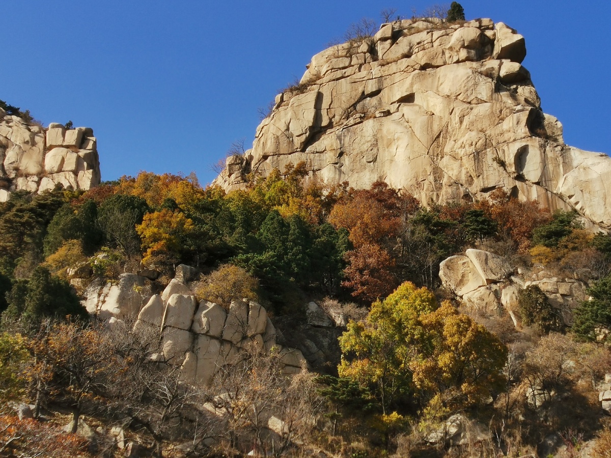 泰山金龙潭水库扇子崖傲徕峰