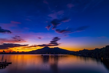 龍躍晨曦