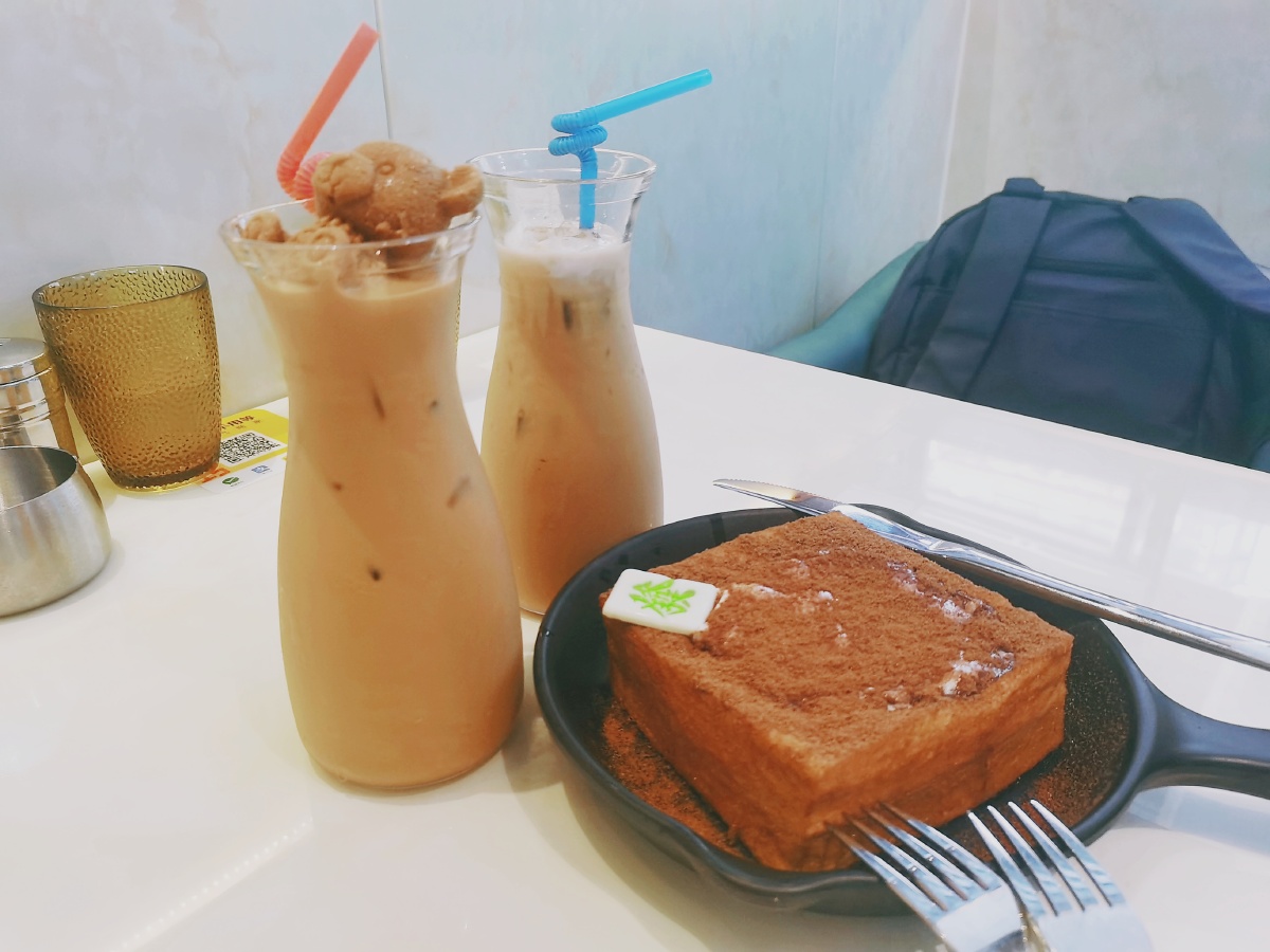 还有啤啤熊奶茶,还有漏奶西多士,开心.