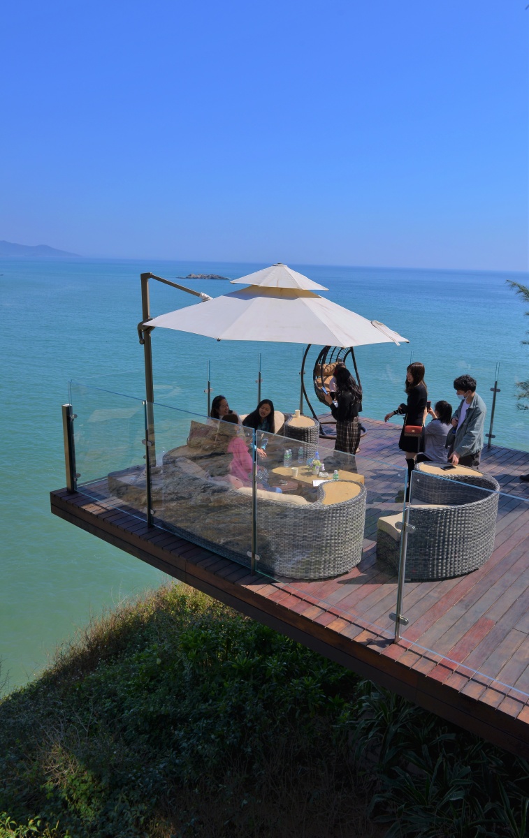 惠州虹海湾园方东山海礁石酒吧