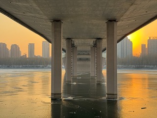 001