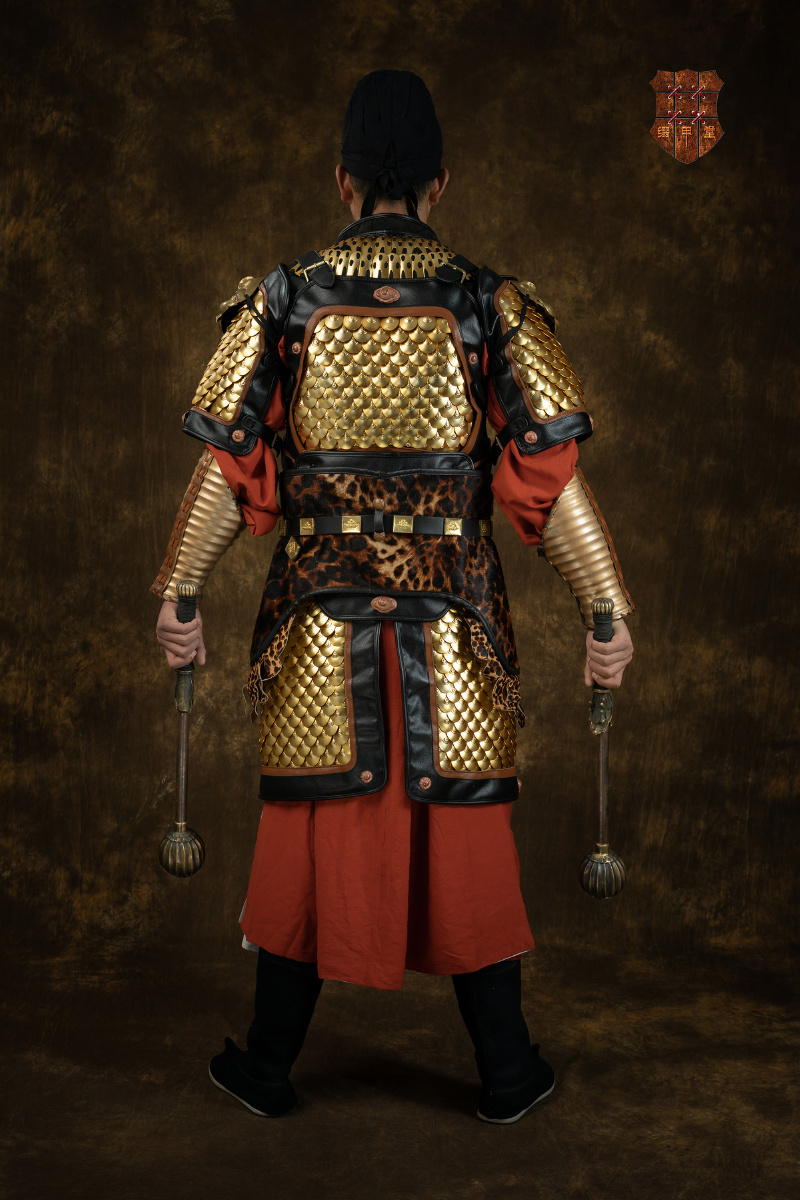 今朝铁血山河固他日聚饮祥云端黄金龟背鱼鳞甲制备缀甲堂模特长安博武