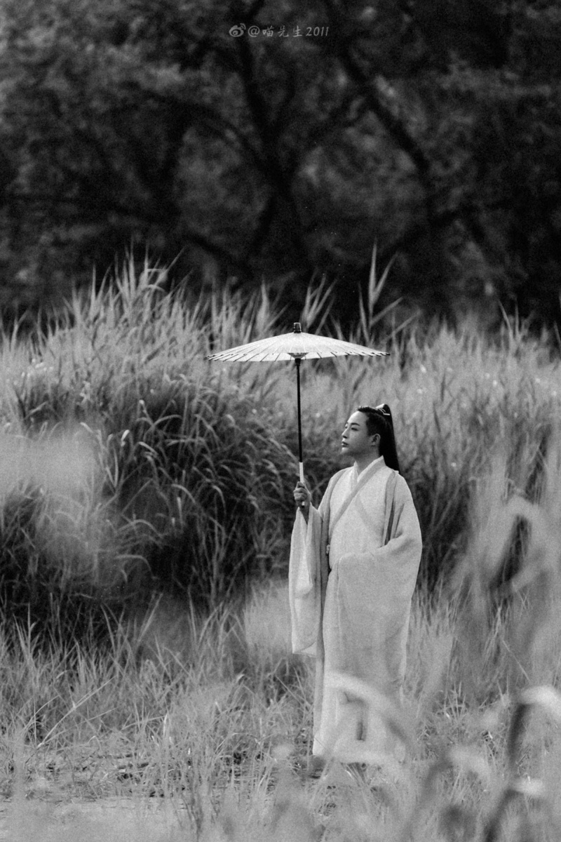 此身天地一蘧庐世事消磨绿鬓疏毕竟几人真得鹿不知终日梦为鱼黄庭坚