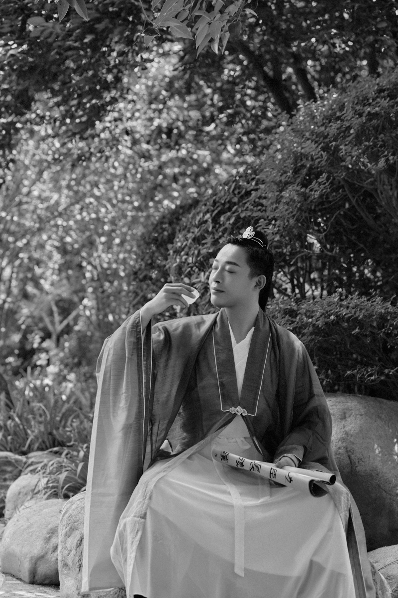 此身天地一蘧庐世事消磨绿鬓疏毕竟几人真得鹿不知终日梦为鱼黄庭坚