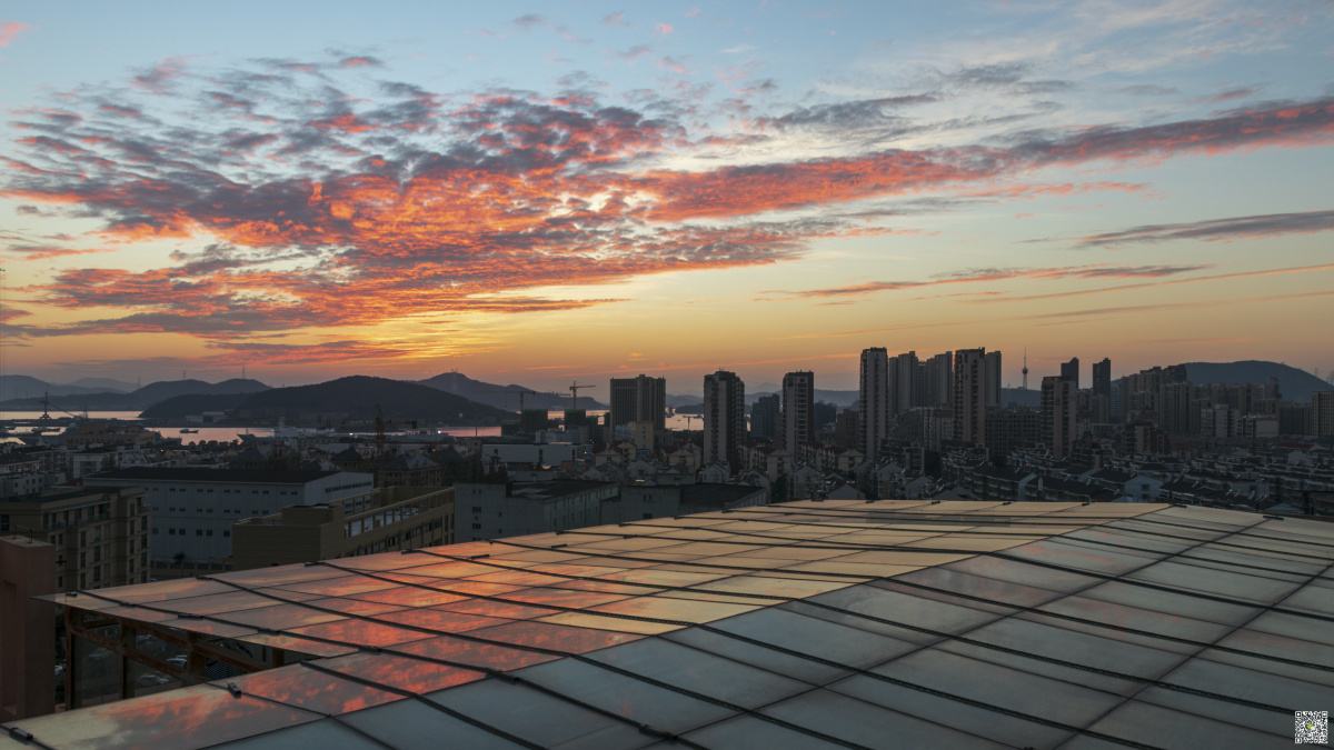 楼顶的晚霞摄于浙江舟山